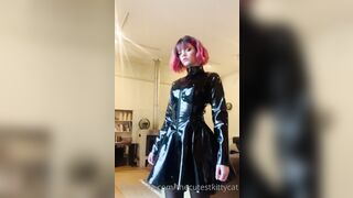 Snowcrazyfrenzy - Petplay Fun with My New Toy