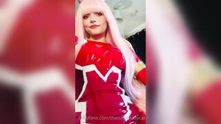 Snowcrazyfrenzy - The perfect latex queen