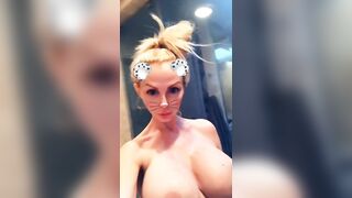 Nikki Benz Pornstar - Sensual Solo Symphony in Red