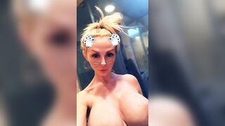 Nikki Benz Pornstar - Sensual Solo Symphony in Red