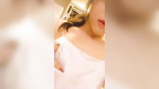 Horny housewife takes selfies to seduce guys 饑餓少婦閪痕要自拍勾佬 9