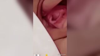 Kawaii Cute Girl Erotic Selfie Teasing Her Boyfriend / 超可愛女孩害羞裸體自拍 2