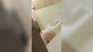 Voyeur Spy Cam Cousin Sister, Almost get caught! / 大膽偷表妹洗澡 美好身材盡入眼球