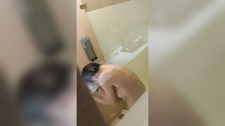 Voyeur Spy Cam Cousin Sister, Almost get caught! / 大膽偷表妹洗澡 美好身材盡入眼球