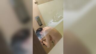 Voyeur Spy Cam Cousin Sister, Almost get caught! / 大膽偷表妹洗澡 美好身材盡入眼球