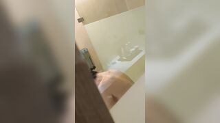 Voyeur Spy Cam Cousin Sister, Almost get caught! / 大膽偷表妹洗澡 美好身材盡入眼球