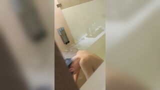 Voyeur Spy Cam Cousin Sister, Almost get caught! / 大膽偷表妹洗澡 美好身材盡入眼球