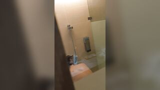 Voyeur Spy Cam Cousin Sister, Almost get caught! / 大膽偷表妹洗澡 美好身材盡入眼球 2