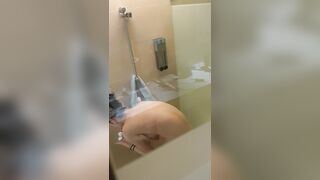 Voyeur Spy Cam Cousin Sister, Almost get caught! / 大膽偷表妹洗澡 美好身材盡入眼球 4