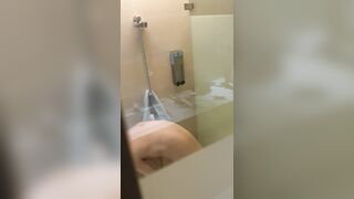 Voyeur Spy Cam Cousin Sister, Almost get caught! / 大膽偷表妹洗澡 美好身材盡入眼球 4