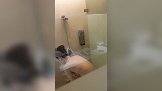 Voyeur Spy Cam Cousin Sister, Almost get caught! / 大膽偷表妹洗澡 美好身材盡入眼球 4