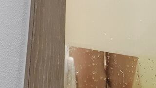 Voyeur Spy Cam Cousin Sister, Almost get caught! / 大膽偷表妹洗澡 美好身材盡入眼球 5