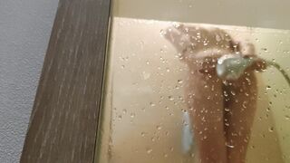 Voyeur Spy Cam Cousin Sister, Almost get caught! / 大膽偷表妹洗澡 美好身材盡入眼球 5