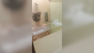 Voyeur Spy Cam Cousin Sister, Almost get caught! / 大膽偷表妹洗澡 美好身材盡入眼球 6