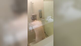 Voyeur Spy Cam Cousin Sister, Almost get caught! / 大膽偷表妹洗澡 美好身材盡入眼球 6