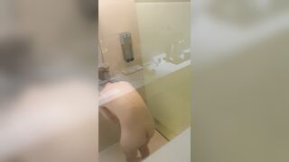 Voyeur Spy Cam Cousin Sister, Almost get caught! / 大膽偷表妹洗澡 美好身材盡入眼球 6