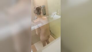 Voyeur Spy Cam Cousin Sister, Almost get caught! / 大膽偷表妹洗澡 美好身材盡入眼球 6