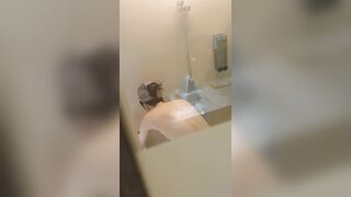 Voyeur Spy Cam Cousin Sister, Almost get caught! / 大膽偷表妹洗澡 美好身材盡入眼球 6