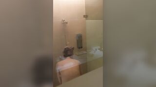 Voyeur Spy Cam Cousin Sister, Almost get caught! / 大膽偷表妹洗澡 美好身材盡入眼球 6