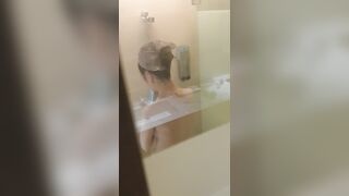 Voyeur Spy Cam Cousin Sister, Almost get caught! / 大膽偷表妹洗澡 美好身材盡入眼球 6