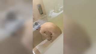 Voyeur Spy Cam Cousin Sister, Almost get caught! / 大膽偷表妹洗澡 美好身材盡入眼球 7