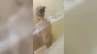 Voyeur Spy Cam Cousin Sister, Almost get caught! / 大膽偷表妹洗澡 美好身材盡入眼球 7