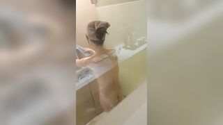 Voyeur Spy Cam Cousin Sister, Almost get caught! / 大膽偷表妹洗澡 美好身材盡入眼球 7