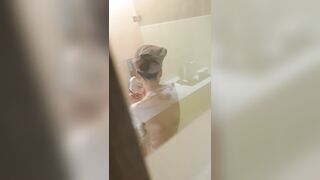 Voyeur Spy Cam Cousin Sister, Almost get caught! / 大膽偷表妹洗澡 美好身材盡入眼球 7