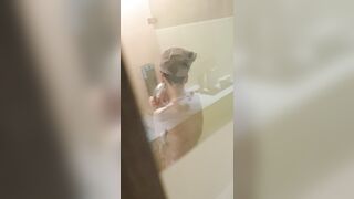 Voyeur Spy Cam Cousin Sister, Almost get caught! / 大膽偷表妹洗澡 美好身材盡入眼球 7