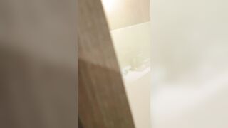 Voyeur Spy Cam Cousin Sister, Almost get caught! / 大膽偷表妹洗澡 美好身材盡入眼球 7