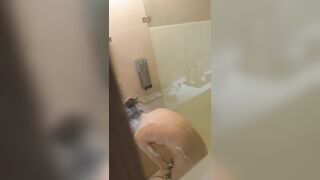 Voyeur Spy Cam Cousin Sister, Almost get caught! / 大膽偷表妹洗澡 美好身材盡入眼球 7