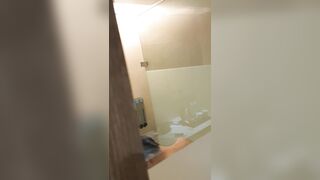 Voyeur Spy Cam Cousin Sister, Almost get caught! / 大膽偷表妹洗澡 美好身材盡入眼球 8