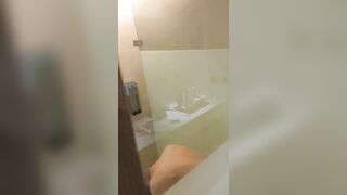 Voyeur Spy Cam Cousin Sister, Almost get caught! / 大膽偷表妹洗澡 美好身材盡入眼球 8