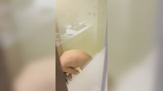 Voyeur Spy Cam Cousin Sister, Almost get caught! / 大膽偷表妹洗澡 美好身材盡入眼球 8