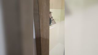 Voyeur Spy Cam Cousin Sister, Almost get caught! / 大膽偷表妹洗澡 美好身材盡入眼球 9