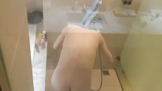 Voyeur Spy Cam Cousin Sister, Almost get caught! / 大膽偷表妹洗澡 美好身材盡入眼球 10