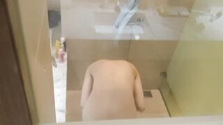 Voyeur Spy Cam Cousin Sister, Almost get caught! / 大膽偷表妹洗澡 美好身材盡入眼球 10