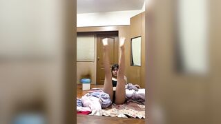 Girl-next-door internet friend shares self-taken nude video / 爆可愛鄰家女網友投稿自拍全裸視頻 1
