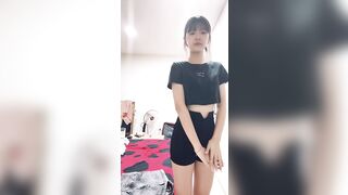 Girl-next-door internet friend shares self-taken nude video / 爆可愛鄰家女網友投稿自拍全裸視頻 10