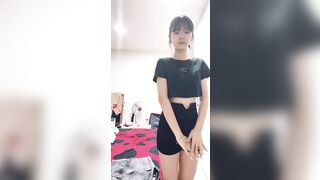 Girl-next-door internet friend shares self-taken nude video / 爆可愛鄰家女網友投稿自拍全裸視頻 10