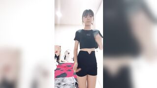 Girl-next-door internet friend shares self-taken nude video / 爆可愛鄰家女網友投稿自拍全裸視頻 10