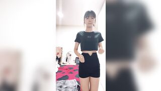 Girl-next-door internet friend shares self-taken nude video / 爆可愛鄰家女網友投稿自拍全裸視頻 10
