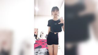 Girl-next-door internet friend shares self-taken nude video / 爆可愛鄰家女網友投稿自拍全裸視頻 10
