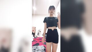 Girl-next-door internet friend shares self-taken nude video / 爆可愛鄰家女網友投稿自拍全裸視頻 10