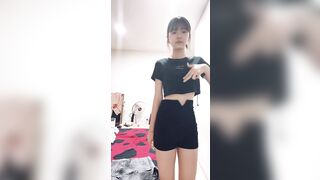 Girl-next-door internet friend shares self-taken nude video / 爆可愛鄰家女網友投稿自拍全裸視頻 10