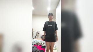 Girl-next-door internet friend shares self-taken nude video / 爆可愛鄰家女網友投稿自拍全裸視頻 14