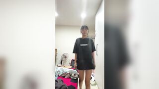 Girl-next-door internet friend shares self-taken nude video / 爆可愛鄰家女網友投稿自拍全裸視頻 14