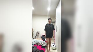 Girl-next-door internet friend shares self-taken nude video / 爆可愛鄰家女網友投稿自拍全裸視頻 14