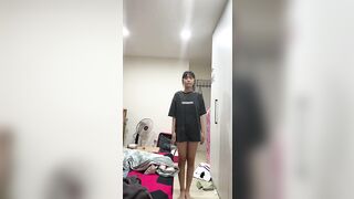 Girl-next-door internet friend shares self-taken nude video / 爆可愛鄰家女網友投稿自拍全裸視頻 14