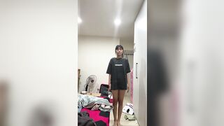 Girl-next-door internet friend shares self-taken nude video / 爆可愛鄰家女網友投稿自拍全裸視頻 14